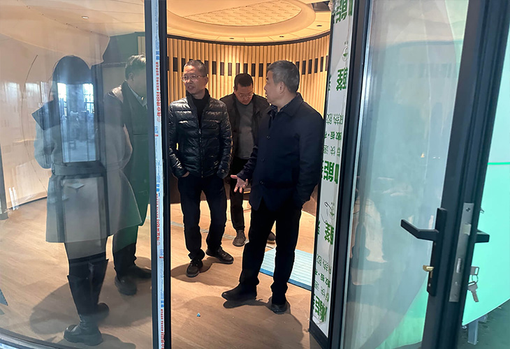 溫嶺市政協(xié)副主席、黨組成員顧雪榮，攜松門鎮(zhèn)相關(guān)部門領(lǐng)導(dǎo)蒞臨我司考察指導(dǎo)