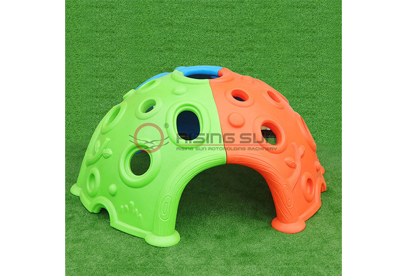 滾塑游樂設(shè)施