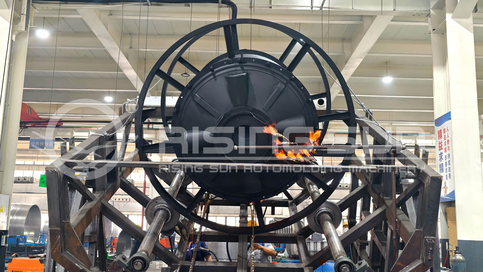 旭日新聞 | 聚焦試機(jī)現(xiàn)場(chǎng)：旭日滾塑明火搖擺機(jī)彰顯高效與穩(wěn)定